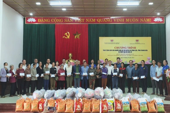 Hỗ trợ người dân bị thiệt hại do bão lũ tại các xã Tây Đô, Vĩnh Lộc