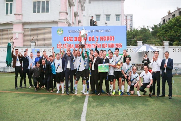 Đội bóng Bệnh viện Đa khoa tỉnh vô địch Giải bóng đá 7 người các Sở, ban, ngành tỉnh Thanh Hóa