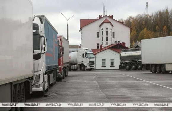 Lítva: Hàng nghìn xe tải mắc kẹt tại Belarus do căng thẳng biên giới leo thang
