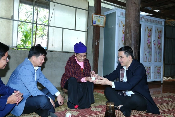 Phó Bí thư Thường trực Tỉnh ủy Nguyễn Hồng Phong thăm, làm việc tại  xã Cổ Lũng