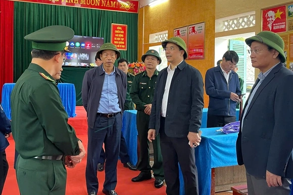 Phó Bí thư Thường trực Tỉnh ủy Nguyễn Hồng Phong kiểm tra công tác chuẩn bị lễ khởi công Trường nội trú liên cấp Tiểu học và THCS Yên Khương