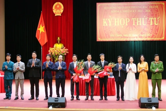 Đồng chí Lê Bá Hải được bầu giữ chức Chủ tịch UBND phường Hạc Thành