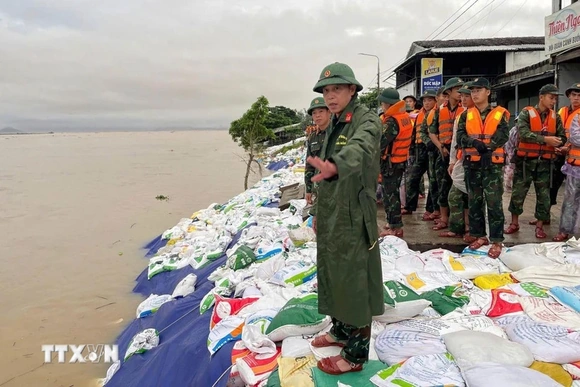 Hơn 3.000 ngư dân được hướng dẫn vào tránh trú bão Kalmaegi tại Trường Sa