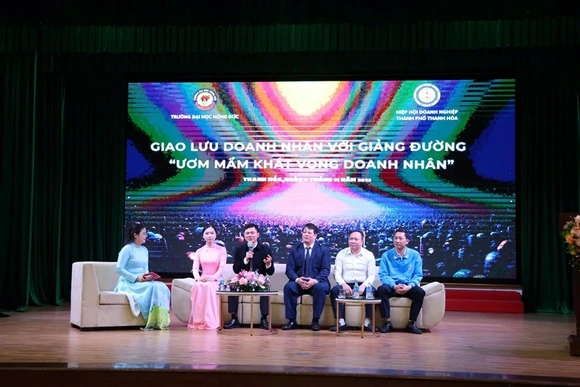 Sinh viên Trường ĐH Hồng Đức tìm hiểu về khởi nghiệp để “ươm mầm” doanh nhân