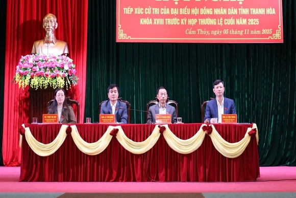 Tổ đại biểu HĐND tỉnh tiếp xúc cử tri tại xã Cẩm Thủy