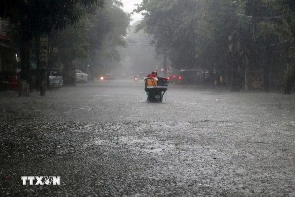 Bão Kalmaegi tăng cấp, hướng về khu vực giữa Biển Đông