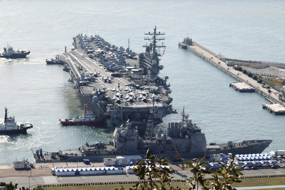 Tàu sân bay USS George Washington cập cảng Busan, củng cố hợp tác quân sự Hàn - Mỹ