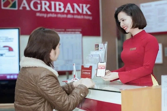 Nâng cao năng lực cạnh tranh phục vụ khách hàng ngày thêm chuyên nghiệp