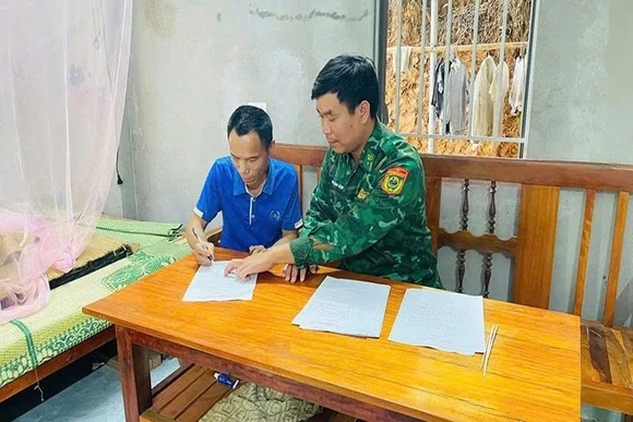 Người tiên phong xóa nhà tạm, nhà dột nát nơi vùng biên