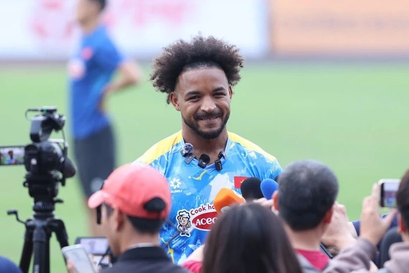 Xuân Son rạng rỡ ngày trở lại Đội tuyển Việt Nam: “Tôi đã đạt 100% thể trạng”