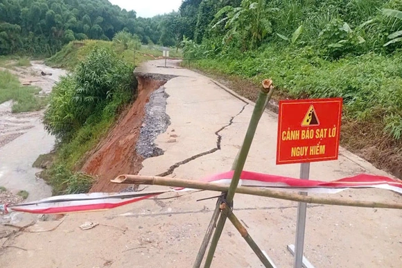 Nhiều công trình hạ tầng khu vực miền núi bị ảnh hưởng do bão lũ cần sớm được khắc phục