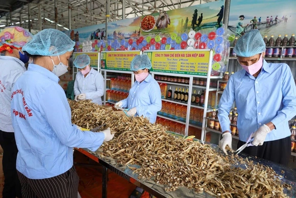 Nông dân vượt khó thi đua làm giàu