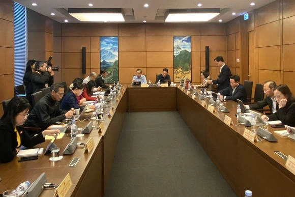 Đoàn ĐBQH Thanh Hóa góp ý về dự thảo Nghị quyết của Quốc hội quy định một số cơ chế, chính sách tháo gỡ khó khăn, vướng mắc trong tổ chức thi hành Luật Đất đai