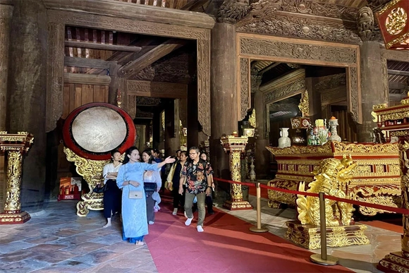 Người “kể chuyện” di sản