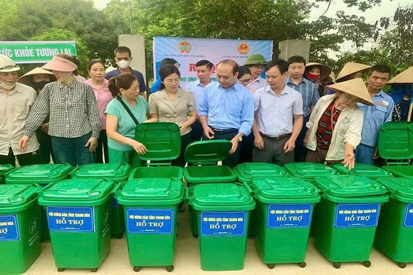 Nông dân chung tay bảo vệ môi trường nông thôn