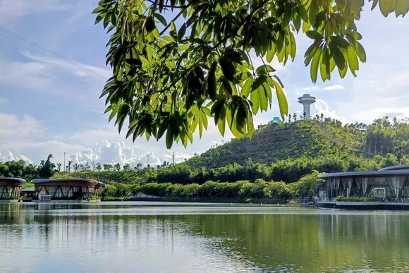 Du hành đến LAMORI – Nơi UFO soi bóng trên hồ Vua Lê