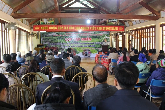 Bồi dưỡng nghiệp vụ truyền dạy văn hóa phi vật thể tại xã Nam Xuân