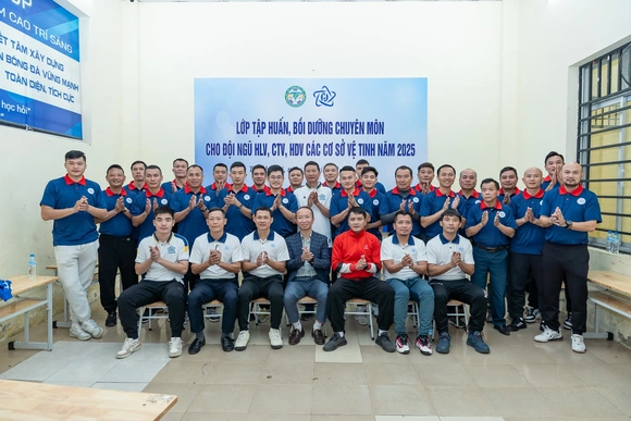 Cựu tuyển thủ Nguyễn Bảo Quân “truyền lửa” tại lớp tập huấn dành cho HLV các cơ sở vệ tinh năm 2025