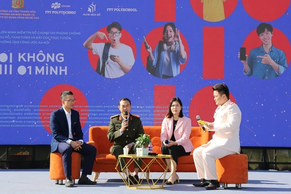 Tuyên truyền “Không một mình - Cùng nhau an toàn trực tuyến” cho hàng nghìn học sinh, sinh viên