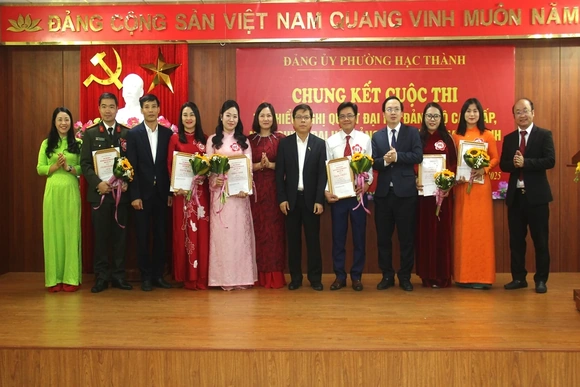 Phường Hạc Thành: Giảng viên Trung tâm Chính trị đoạt giải Nhất cuộc thi tìm hiểu nghị quyết đại hội Đảng các cấp