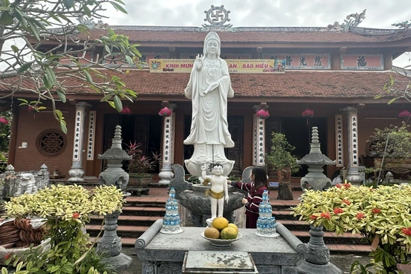 Thăm Di tích đình - đền - chùa Hà Lương