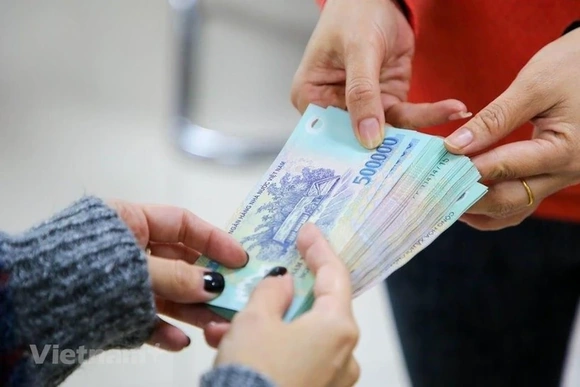 Bộ Nội vụ đề nghị các địa phương báo cáo về thưởng Tết trước ngày 25/12