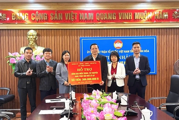 Tiếp nhận ủng hộ đồng bào  miền Trung, Tây Nguyên của các xã Thiệu Tiến, Thiệu Quang