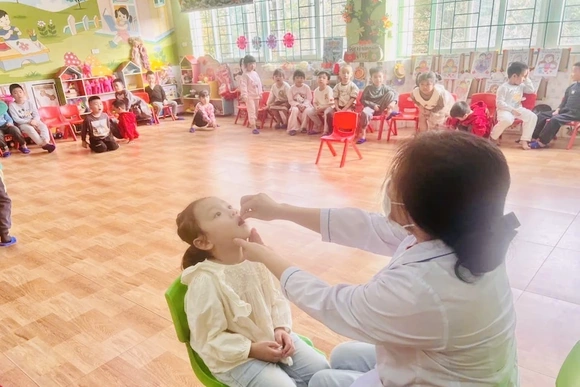 Triển khai Chiến dịch bổ sung Vitamin A và tẩy giun cho trẻ đợt 2 năm 2025