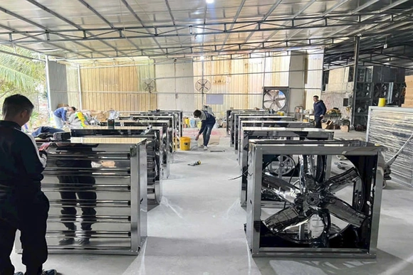 Quạt thông gió vuông Phú Đạt Vượng nâng chất lượng không khí cho nhà xưởng