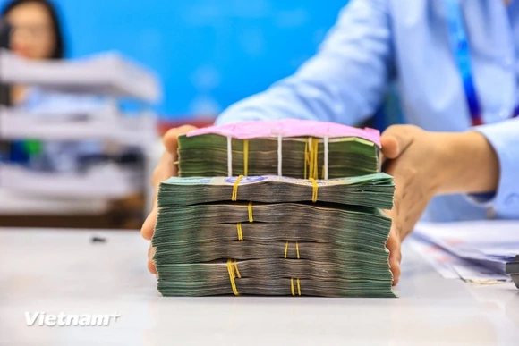 Một số ngân hàng bắt đầu thu phí với tài khoản có số dư dưới 500.000 đồng