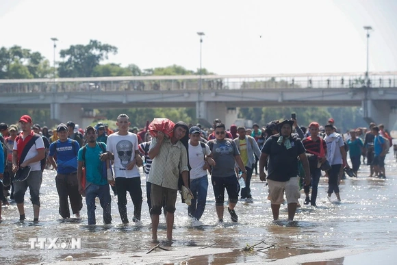 Mỹ tạm dừng toàn bộ hồ sơ xin nhập cư của công dân 19 quốc gia