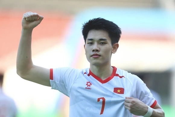 Đình Bắc lập cú đúp “mở hàng,” U22 Việt Nam thắng sát nút trận ra quân SEA Games
