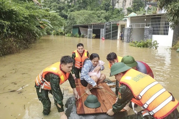 Chủ động phương án di dời người dân sinh sống trong vùng có nguy cơ bị sạt lở