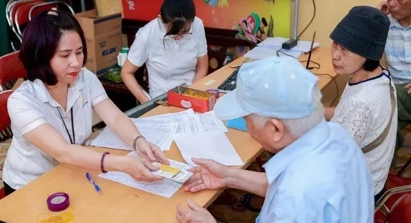 Phê duyệt bổ sung 96,7 tỷ đồng hỗ trợ các xã, phường thực hiện chính sách trợ giúp và trợ cấp hưu trí xã hội