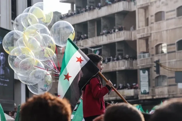 Syria kỷ niệm một năm hậu chính quyền Assad: Pháo hoa, cờ và hy vọng mong manh