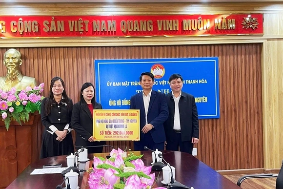 Ủy ban MTTQ tỉnh tiếp nhận ủng hộ đồng bào  miền Trung, Tây Nguyên bị thiệt hại do mưa lũ gây ra