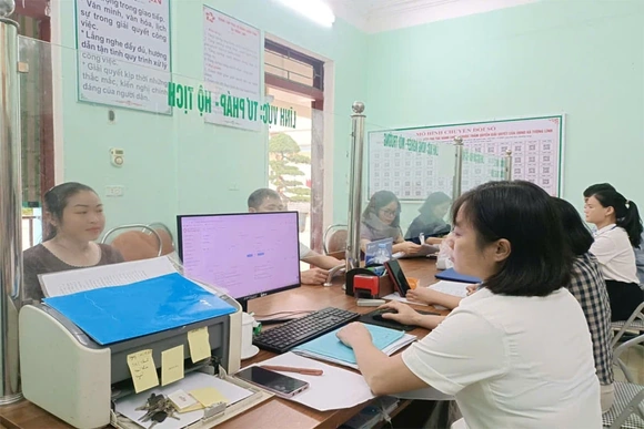 Tượng Lĩnh lấy người dân làm trung tâm phục vụ