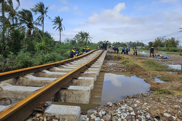 Công bố tình huống khẩn cấp khắc phục hư hỏng hạ tầng đường sắt Bắc-Nam
