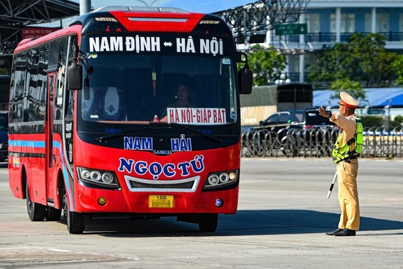 Bắt đầu thực hiện kế hoạch kiểm tra, xử lý vi phạm xe khách trên các tuyến cao tốc