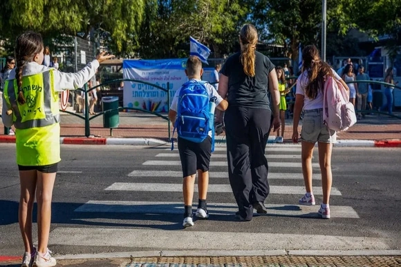 Israel cấm toàn bộ học sinh tiểu học sử dụng điện thoại từ năm 2026