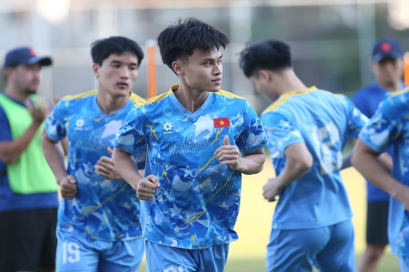 U22 Việt Nam chịu áp lực “buộc phải thắng” Malaysia; Real Madrid nhận 2 thẻ đỏ và bị Barca bỏ xa 4 điểm