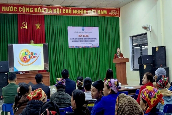 Đối thoại chính sách và giám sát thực hiện bình đẳng giới tại xã Tam Chung