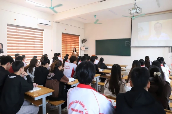 Bảo vệ học sinh trước mối nguy từ thuốc lá điện tử
