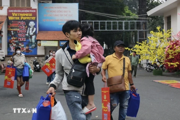 Khởi động những chuyến xe nghĩa tình đưa công nhân về quê đón Tết Bính Ngọ 2026