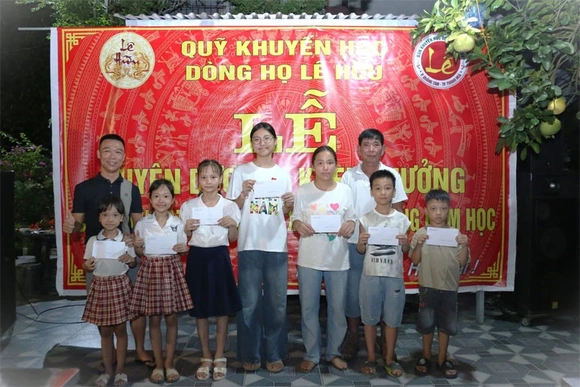 Những dòng họ khuyến học