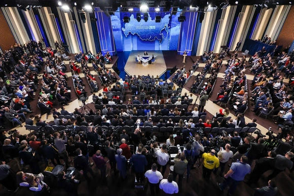 “Tổng kết năm” và thông điệp từ Moscow