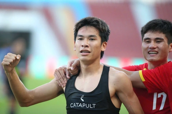 Văn Thuận lập công, U22 Việt Nam tiến vào chung kết SEA Games 33