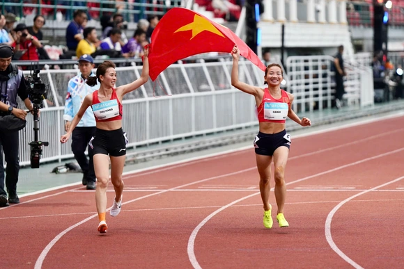 SEA Games 33 ngày 16/12: Việt Nam bùng nổ 49 HCV; Điền kinh thắng lớn