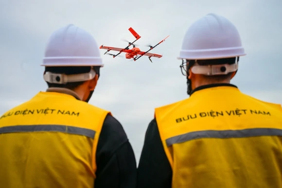 Lần đầu tiên thí điểm ứng dụng UAV trong vận chuyển y tế tại Hà Nội
