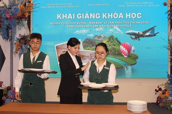 Khai giảng khóa đào tạo nghiệp vụ du lịch theo tiêu chuẩn VTOS